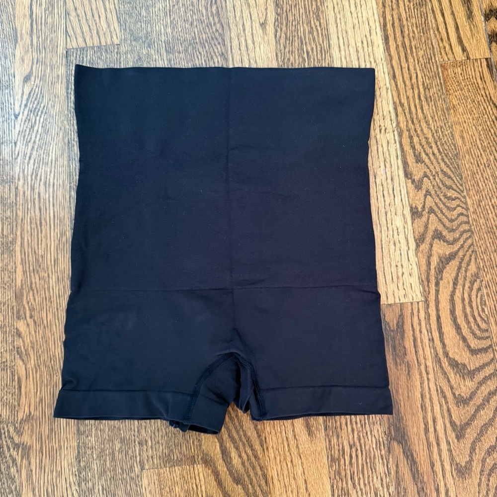 ⭐️ Maidenform Black High-Waist Shaping Shorts
